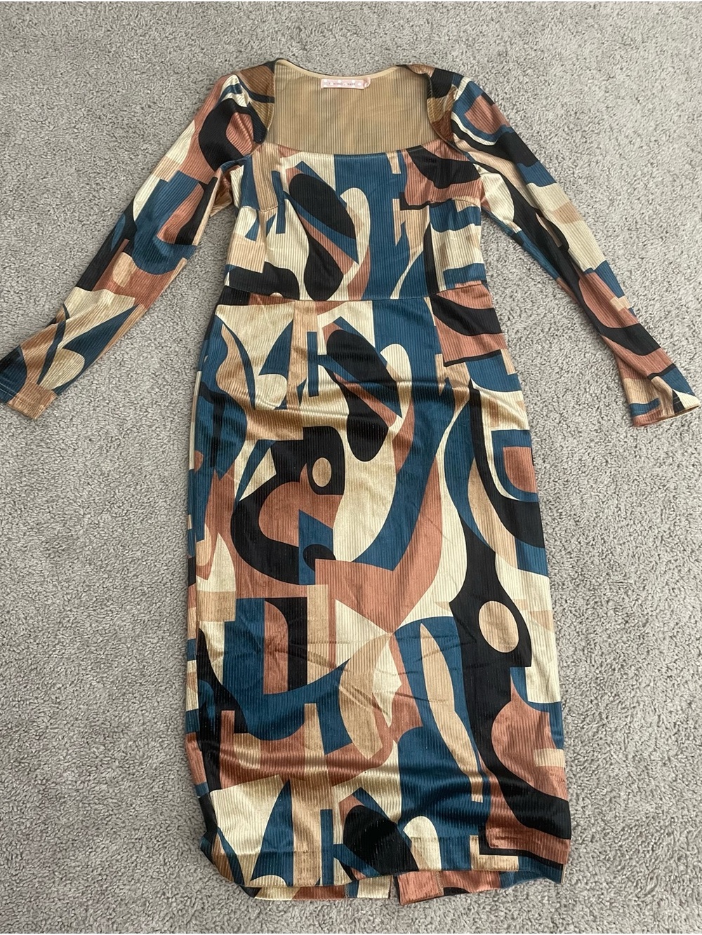 NWOT Traffic People Abstract Geometric Plissé Long Sleeve Midi Dress Medium